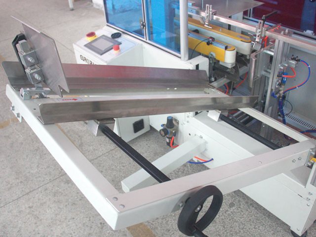 Mašina za formiranje malih kutija FTK-30H