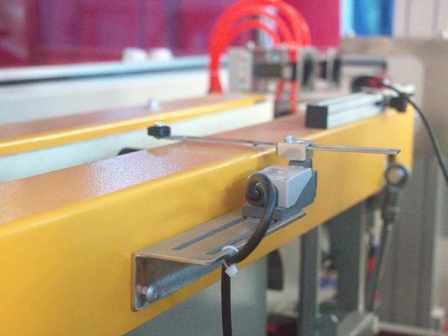 Mašina za formiranje malih kutija FTK-30H