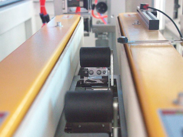 Mašina za formiranje malih kutija FTK-30H